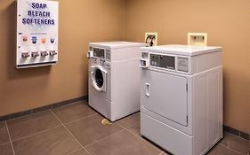 Holiday Inn Express & Suites Fairmont By Ihg